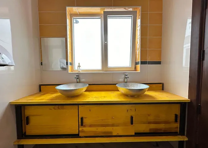 Dragon's Den * Balzan