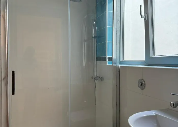 Hostel Dragon's Den *