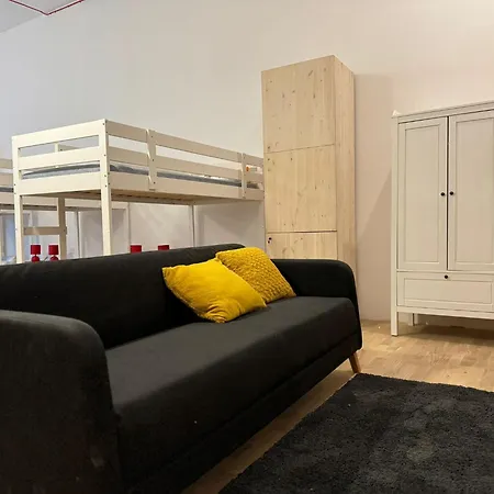 Хостел Dragon's Den Balzan