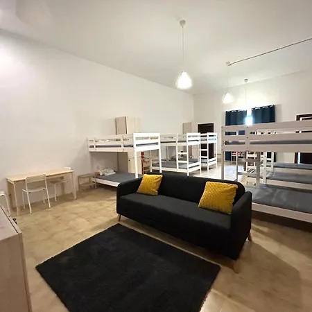 Dragon's Den 호스텔 *