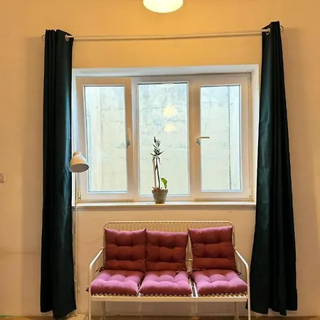 Dragon's Den Hostel