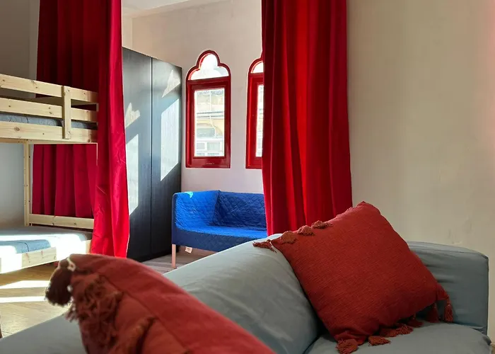 Hostel Dragon's Den *