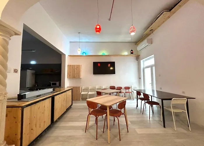 Dragon's Den * Balzan