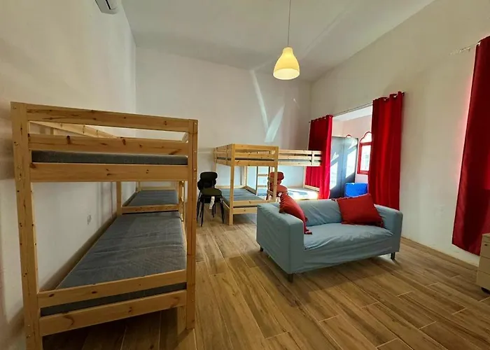 Hostel Dragon's Den *